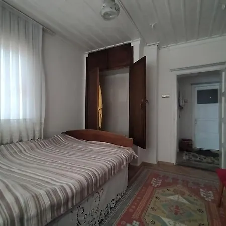 Afyon Kalesi Eteklerinde Bir Yer