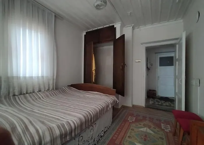 Afyon Kalesi Eteklerinde Bir Yer